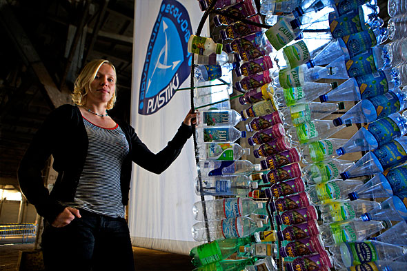 Jo Royle, 30, skipper of the Plastiki. Photo © 2009 J.Carl Ganter for Circle of Blue. Jo Royle, 30, skipper of the Plastiki. Photo © 2009 J.Carl Ganter for Circle of Blue.