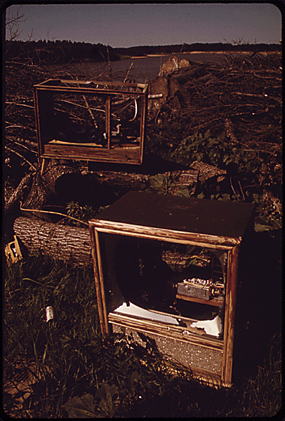 Click to enlarge. Clean Water Act, rivers, pollution, Kansas River, Project Documerica, EPA, Environmental Protection Agency, Lawrence, dumping ground, trash dump