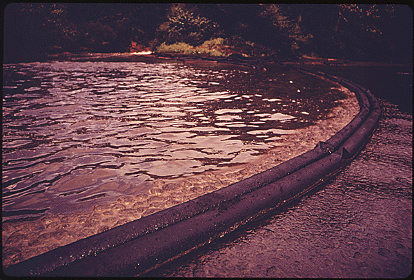 Click to enlarge. Ohio River, oil spill, rivers, pollution, Project Documerica, Crucible Steel plant, Beaver County, EPA, Environmental Protection Agency, Clean Water Act, Pittsburgh, Pennsylvania
