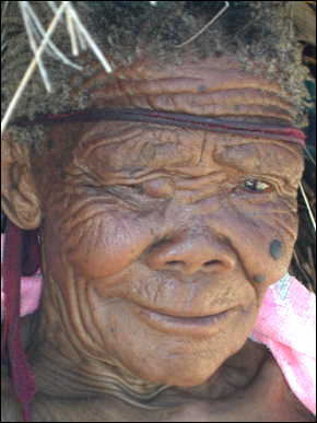 Portrait of Nxwaxebe Sakuu, returning to Kikao