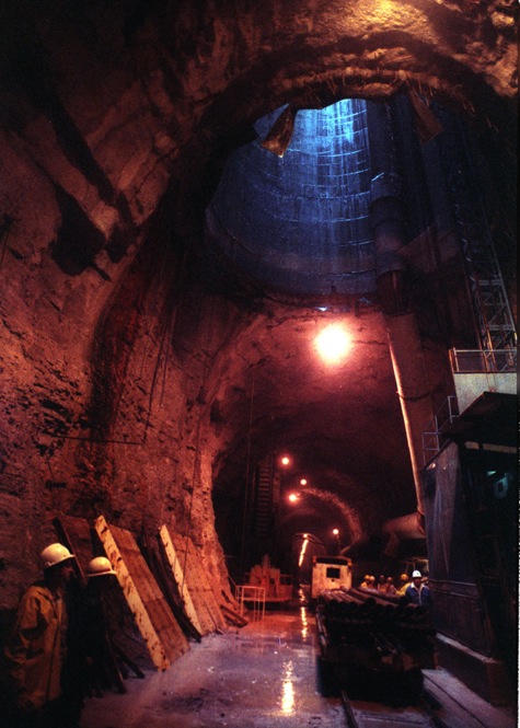 The final section of Chicago's tunnel system began operating in 2006, more than three decades after construction began. The system uses 210 kilometers (130 miles) of tunnel to store 8.7 million cubic meters (2.3 billion gallons) of water. The reservoir portion of the project is expected to be completed by 2009