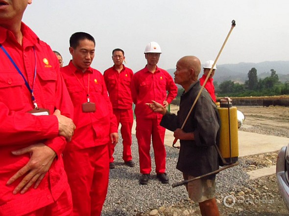 sichuan china shale oil gas industry fracking hydrofracturing fish rice farmland farmer farm petrochina wei 201h3 well