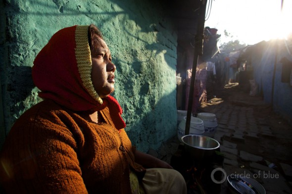 Inside the community of brick-walled huts the smell of spices and breakfast hung in the air. 