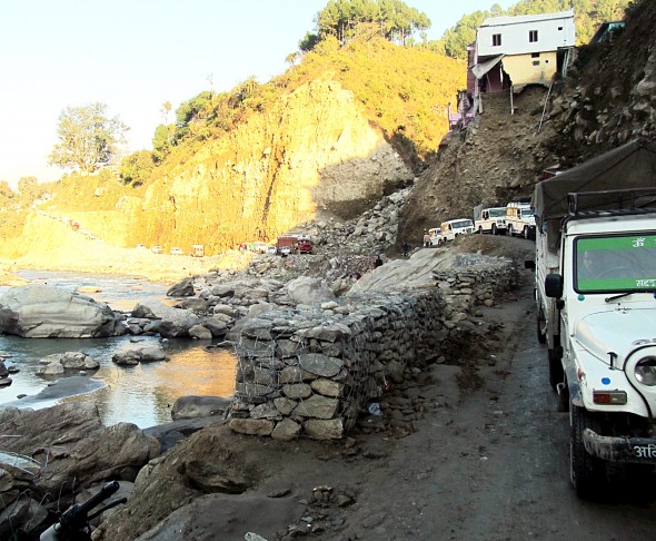 A vicious June 2013 flood in India caused ruinous damage to roads along the Mandakani River, including in Agastyamuni.
