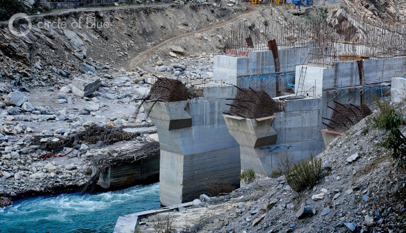 The crush of boulders moving at the speed of a stampede heavily damaged the 99-megawatt Singoli-Bhatwari Hydroelectric Project on the Mandakini River near Okund. Photo: Dhruv Malhotra