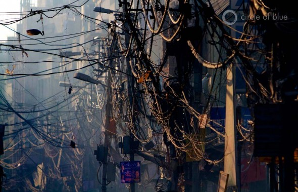 The gulf between available electricity and demand is growing wider and more expensive in New Delhi and other cities. One reason. From a quarter to a third of the country’s electricity is lost on inefficient electric transmission systems.