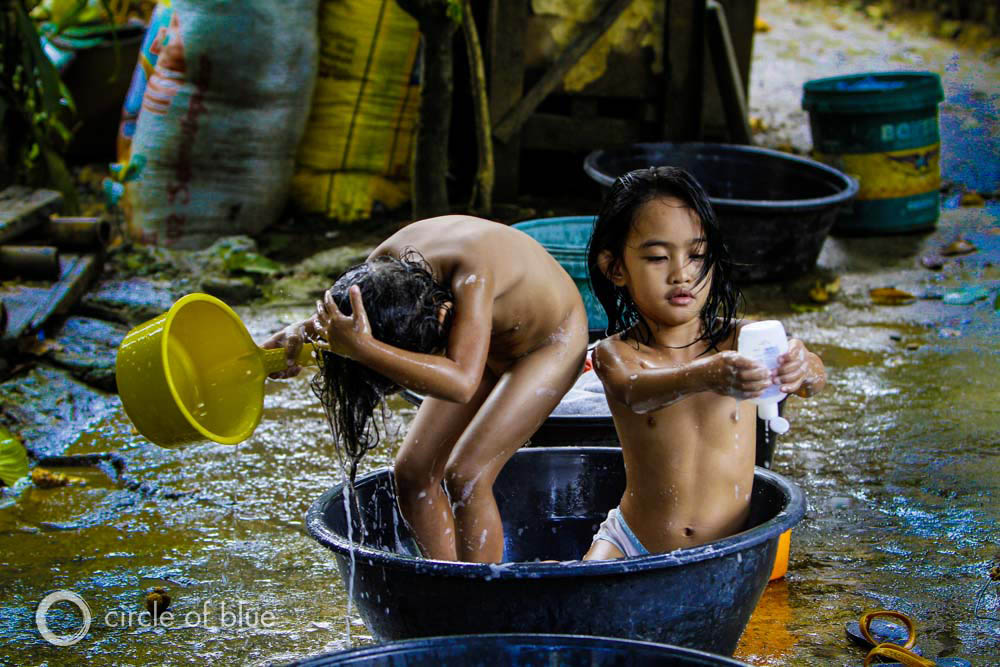 Manila Philippines slum squatter village poverty WASH water sanitation hygiene Sustainable Development Goals United Nations J. Carl Ganter Circle of Blue