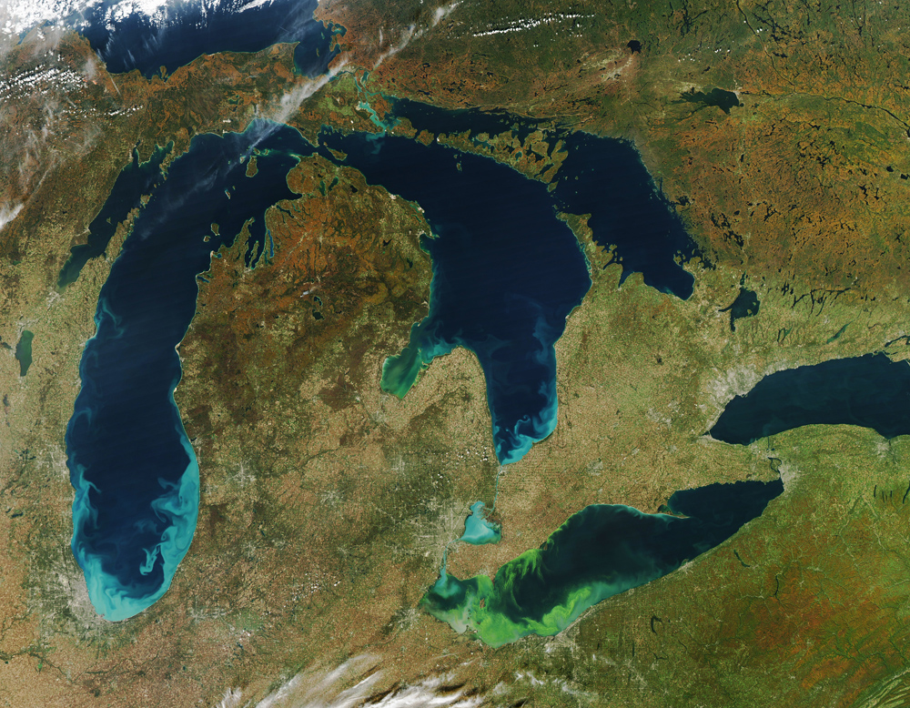 Michigan Great Lakes aerial satellite photo from space Lake Erie toxic algae bloom nutrient pollution 2011 bloom forecast Jeff Schmaltz NASA
