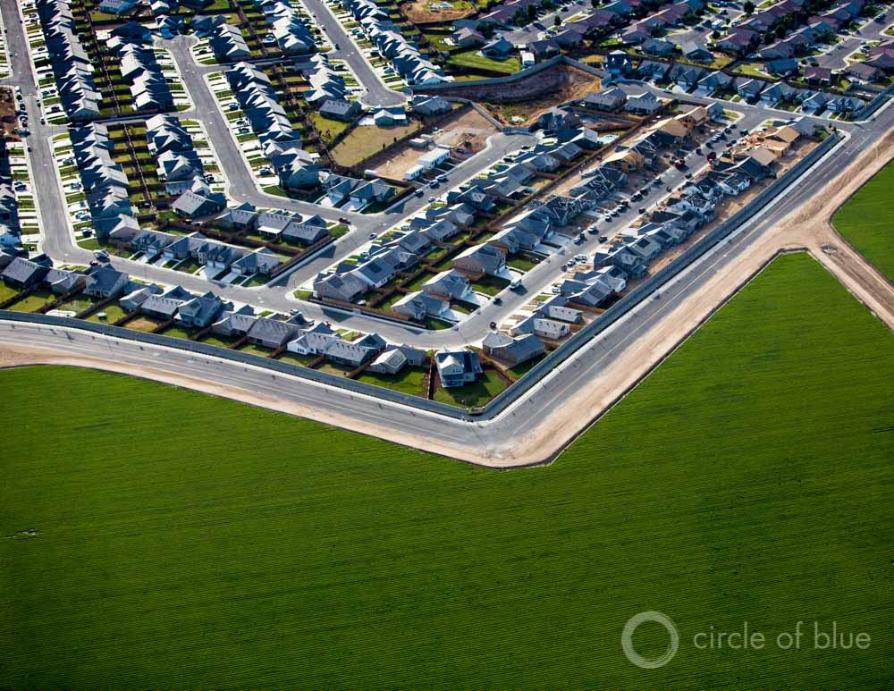 California Kern County aerial agriculture farm subdivision drought farming field water use J. Carl Ganter Circle of Blue