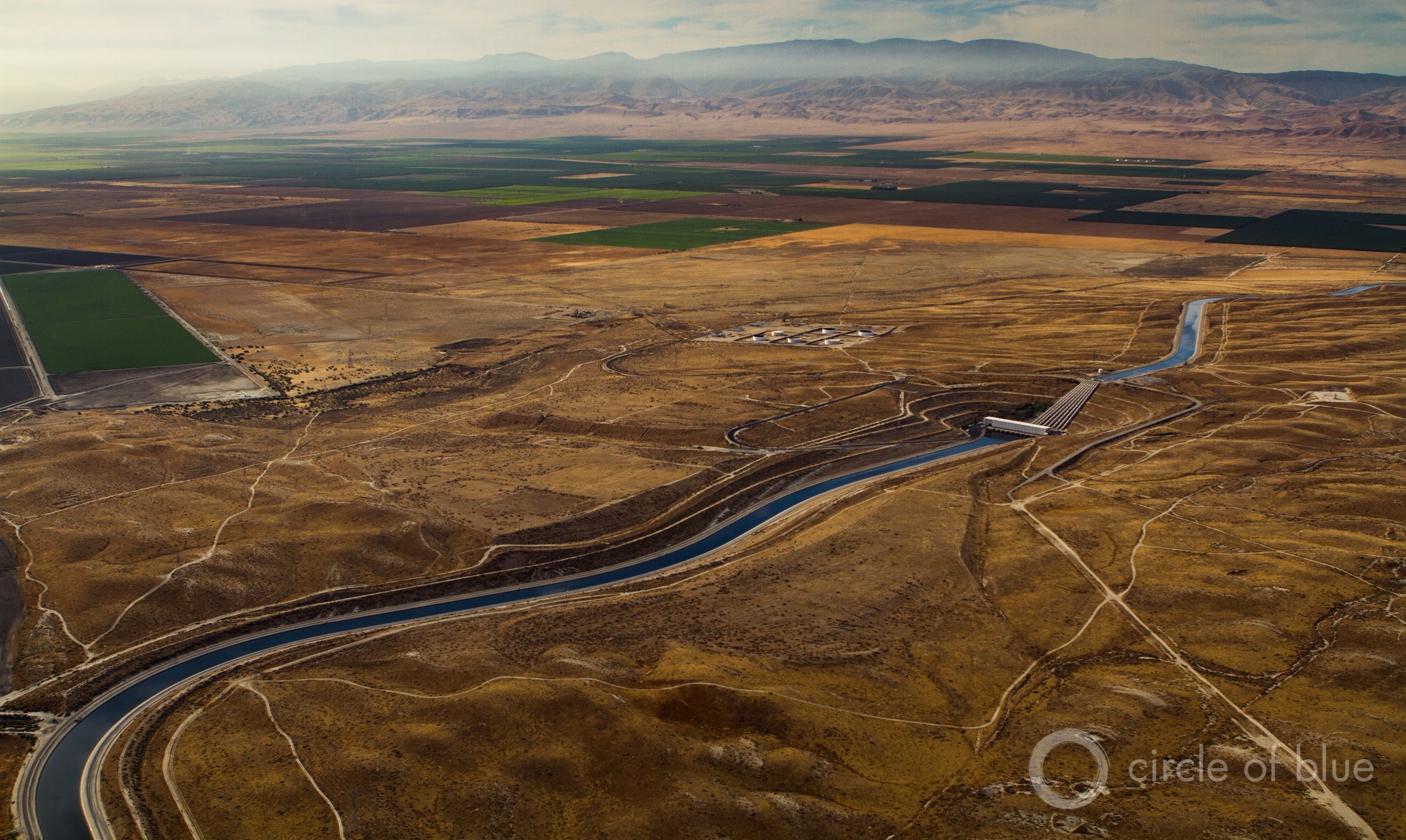 California's Central Valley is the heart of the state's farming and oil industries. Stanford researchers found significantly more fresh groundwater beneath the valley the deeper they looked. Photo © J. Carl Ganter / Circle of Blue