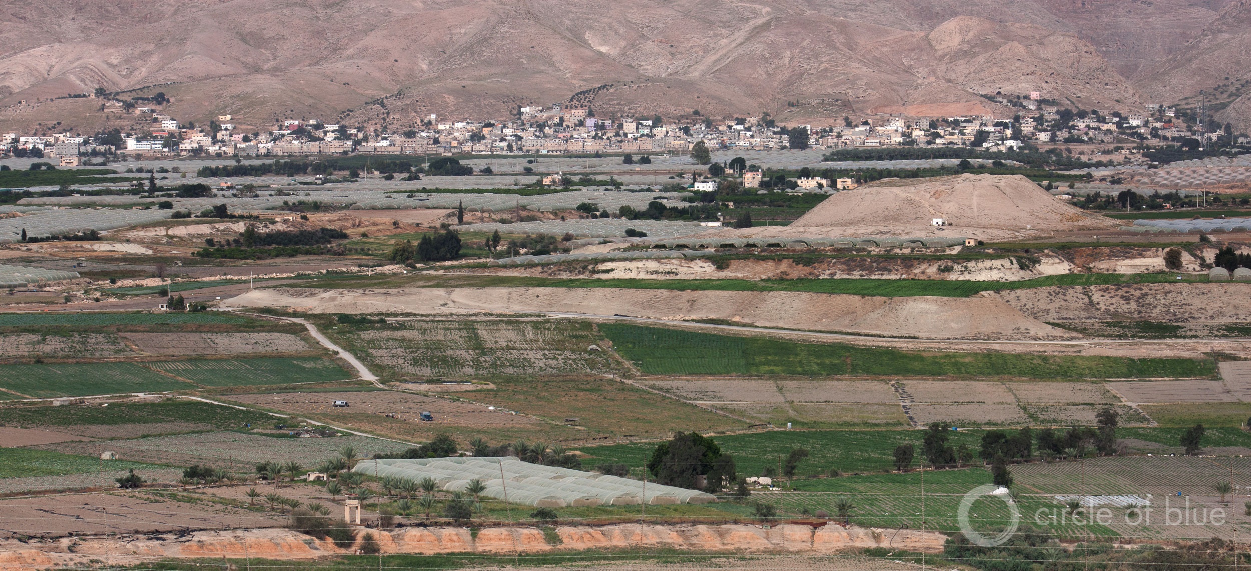 Farm fields spread across the lower Jordan River Valley. Photo © Brett Walton / Circle of Blue