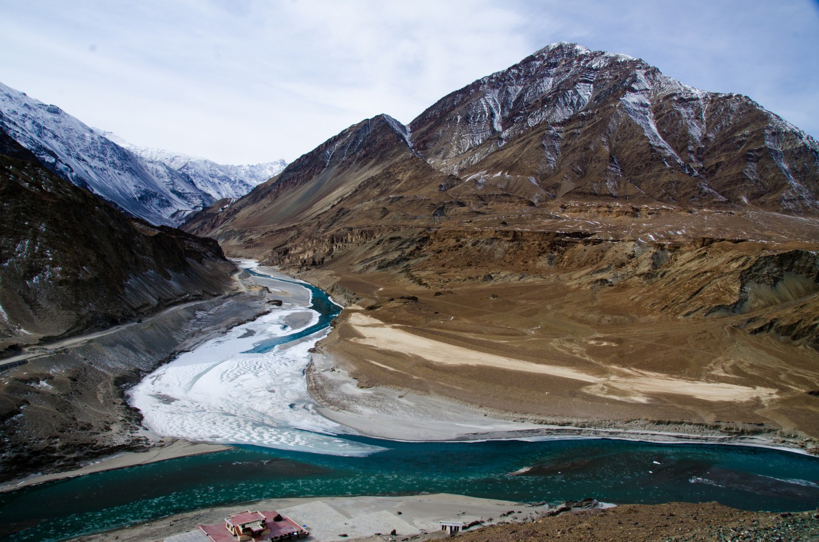 The Zanskar River joins the Indus River near Leh in Jammu and Kashmir. Though the Indus flows through India before reaching Pakistan, the 1960 Indus Water Treaty allocates the basin’s three eastern rivers to India and its three western rivers to Pakistan. Photo courtesy Pradeep Kumbhashi via Flickr Creative Commons 