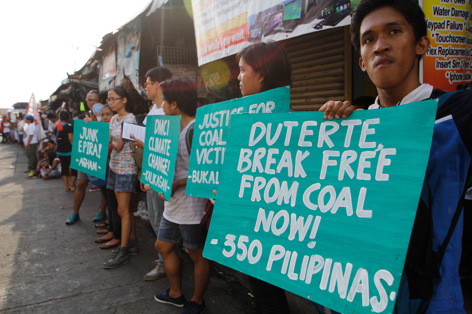 Philippines President Rodrigo Duterte has come under more pressure from anti-coal activists to reign in health and environmental risks from the country’s expanding coal-fired electrical generating industry.