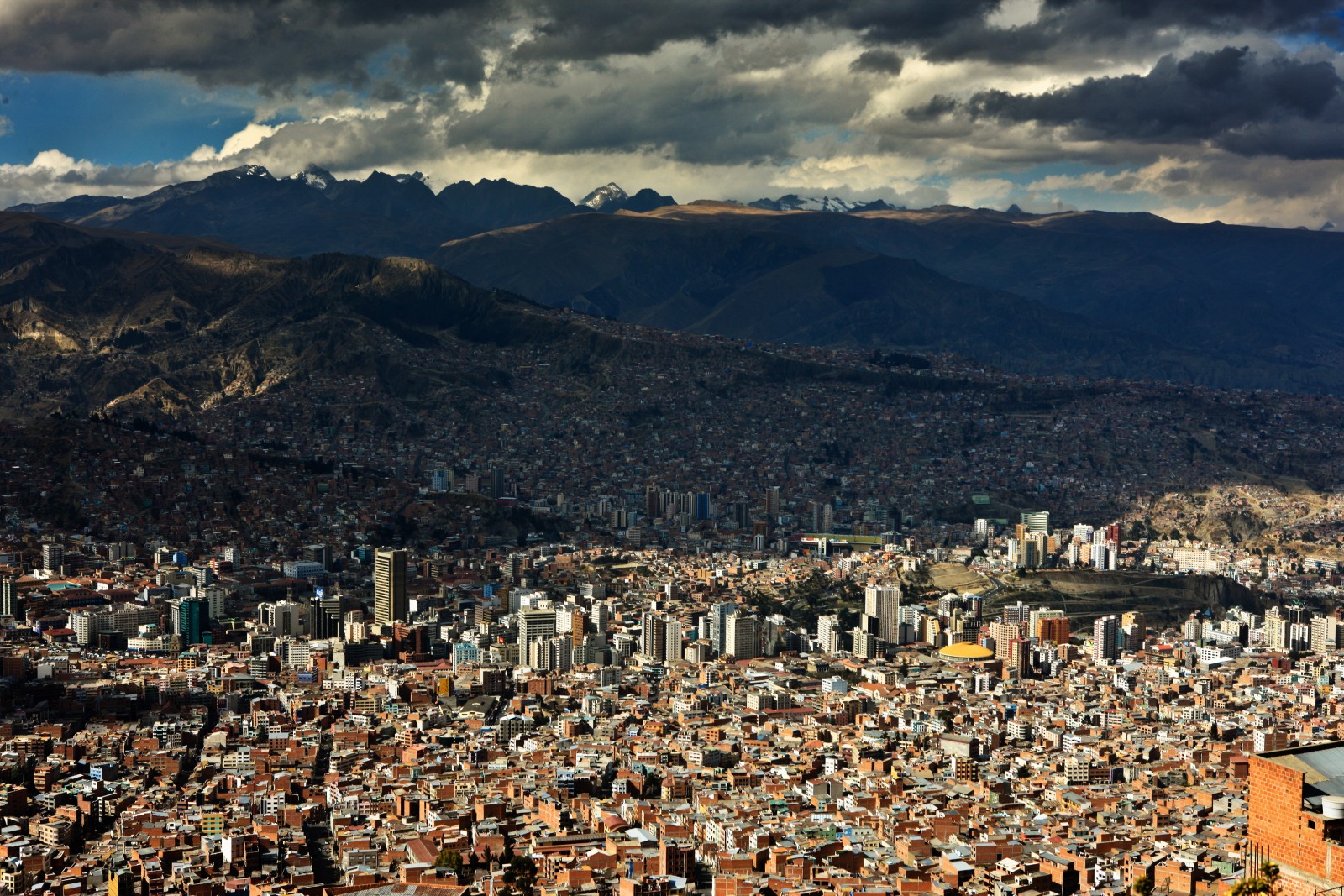 Water shortages in Bolivia forced officials to begin rationing supplies in La Paz, a metropolitan area home to more than 2 million people. Photo courtesy Cliff Hellis / Flickr Creative Commons.