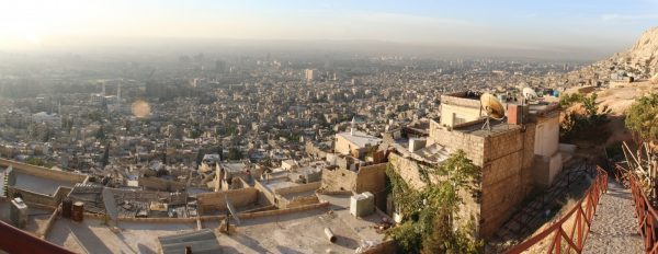 https://upload.wikimedia.org/wikipedia/commons/2/2c/Damascus_Panorama.jpg