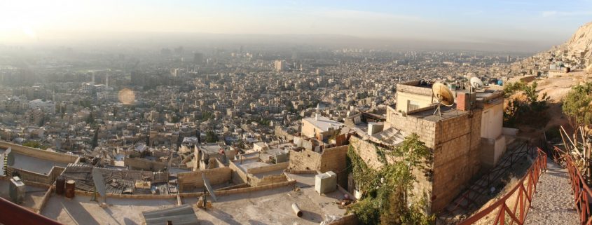 https://upload.wikimedia.org/wikipedia/commons/2/2c/Damascus_Panorama.jpg