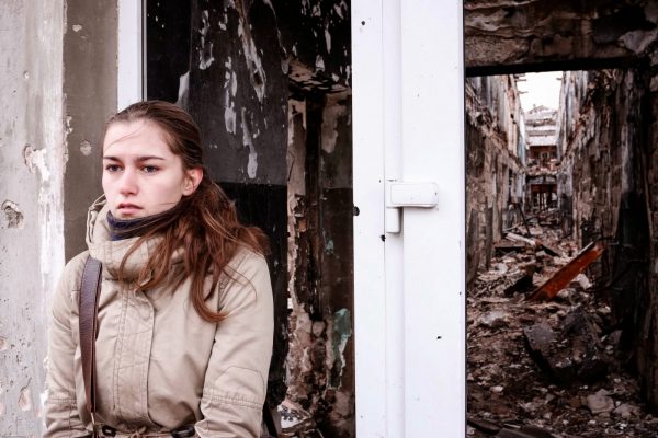 https://upload.wikimedia.org/wikipedia/commons/8/81/Damaged_building_in_Kurakhove%2C_Donetsk_region.jpg