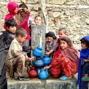 https://pixnio.com/people/children-kids/children-in-nawa-village-afghanistan-fill-their-containers-with-fresh-running-water